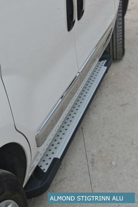 Hovedbilde Stigtrinn Almond Audi Q3 2012+