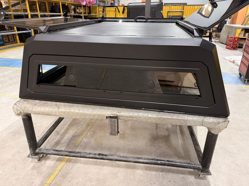 Hardtop G80 Metal  VW Amarok DC 2010-2020 sideluker med glass
